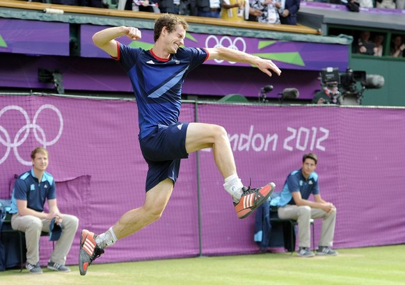 Britain&#039;s Andy Murray celebrates his victory after the men&#039;s singles gold medal match against Britain&#039;s Andy Murray at Wimbledon in London, Great Britain, at the London 2012 Olympic Sum ...