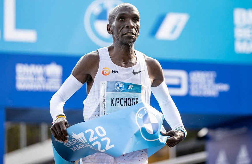 25.09.2022, Berlin: Leichtathletik: Marathon, Entscheidung(en) Marathon. Eliud Kipchoge aus Kenia l