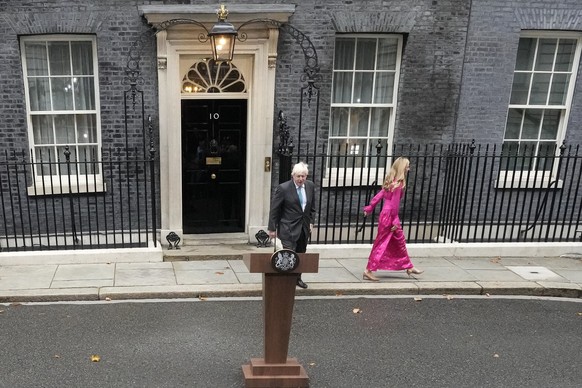 Outgoing British Prime Minister Boris Johnson arrives with his wife Carrie to speak outside Downing Street in London, Tuesday, Sept. 6, 2022 before heading to Balmoral in Scotland, where he will annou ...