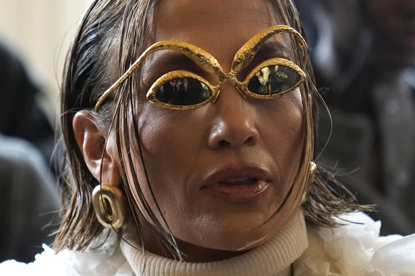 Jennifer Lopez arrives at Schiaparelli's Haute Couture Spring-Summer 2024 collection in Paris, Monday, Jan. 22, 2024. (AP Photo/Christophe Ena)