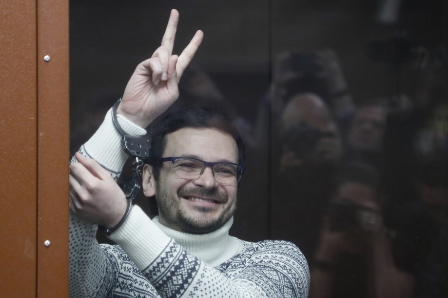 FILE - Russian opposition activist and former municipal deputy of the Krasnoselsky district Ilya Yashin gestures, smiling, as he stands in a defendant&#039;s cubicle in a courtroom, prior to a hearing ...