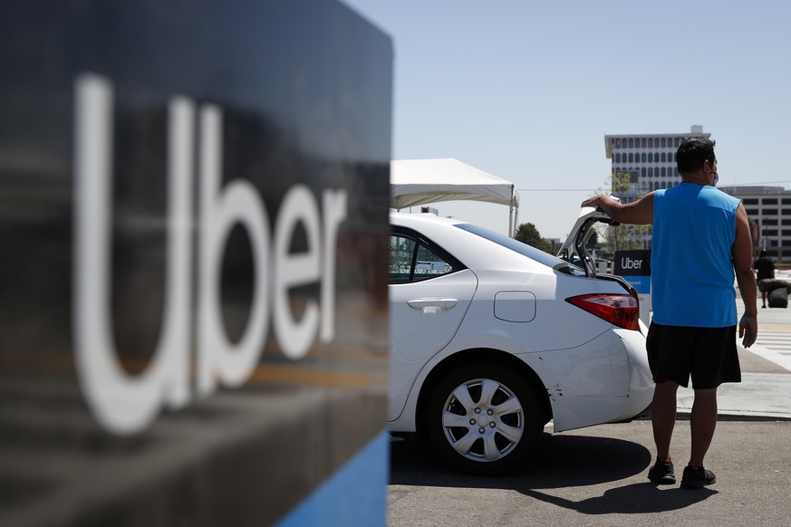 epa09395793 An Uber driver waits for passengers at the Los Angeles International Airport&#039;s LAX-it pick up terminal in Los Angeles, California, USA, 04 August 2021. The LAX-it pick up terminal was ...