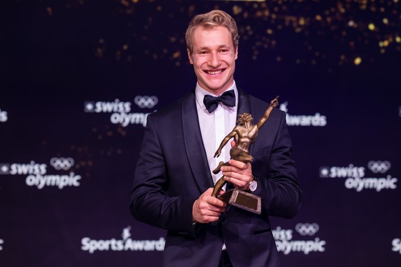 Marco Odermatt, Ski alpin, erhaelt den Preis Sportler des Jahres 2023 an der Verleihung der Sports Awards 2023 am Sonntag, 10. Dezember 2023 in Zuerich. (KEYSTONE/Philipp Schmidli)