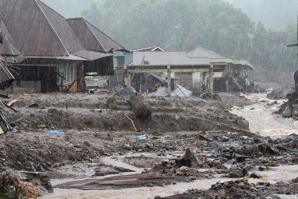 Houses are seen damaged after a flood hit in Malalak, West Sumatra, Indonesia, Thursday, Nov. 27, 2025. (AP Photo/Ade Yuandha)
Indonesia Extreme Weather Landslides