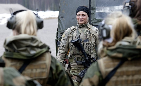 Skytetrening for Jegertroppen ved Forsvarets spesialkommendo
Troppsjef Rine Veberg / Shoot training for hunter squad at the Norwegian Army Special Operation Command, here platoon leader Rine Veberg