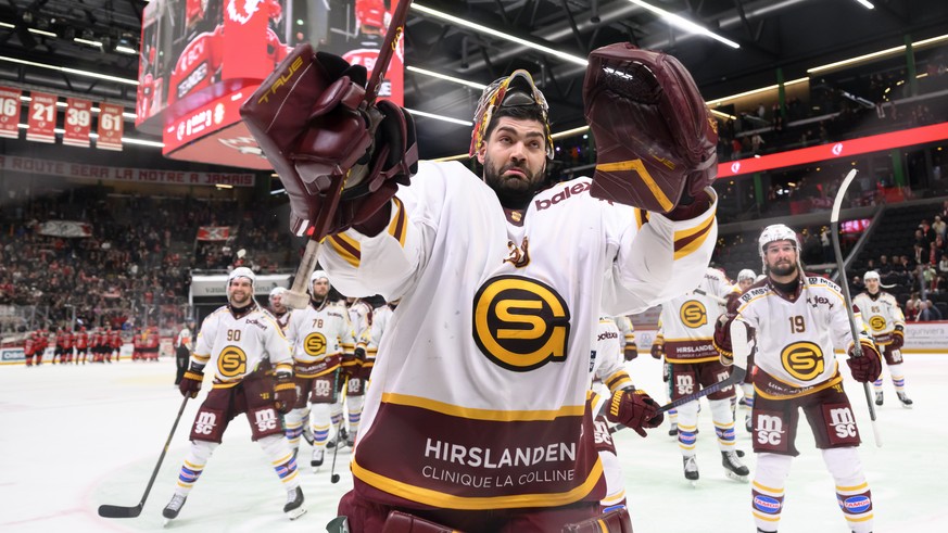 Le gardien Stephane Charlin (GSHC) celebre la victoire a la fin du match du championnat suisse de hockey sur glace de National League entre Lausanne HC, LHC, et Geneve-Servette HC, GSHC, ce mercredi 1 ...