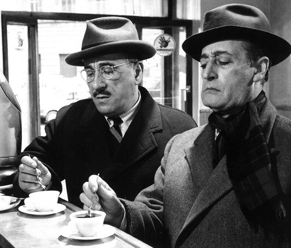 Une scène de La banda degli onesti, film italien de 1956 avec le couple mythique d'acteurs, Totò and Peppino De Filippo.