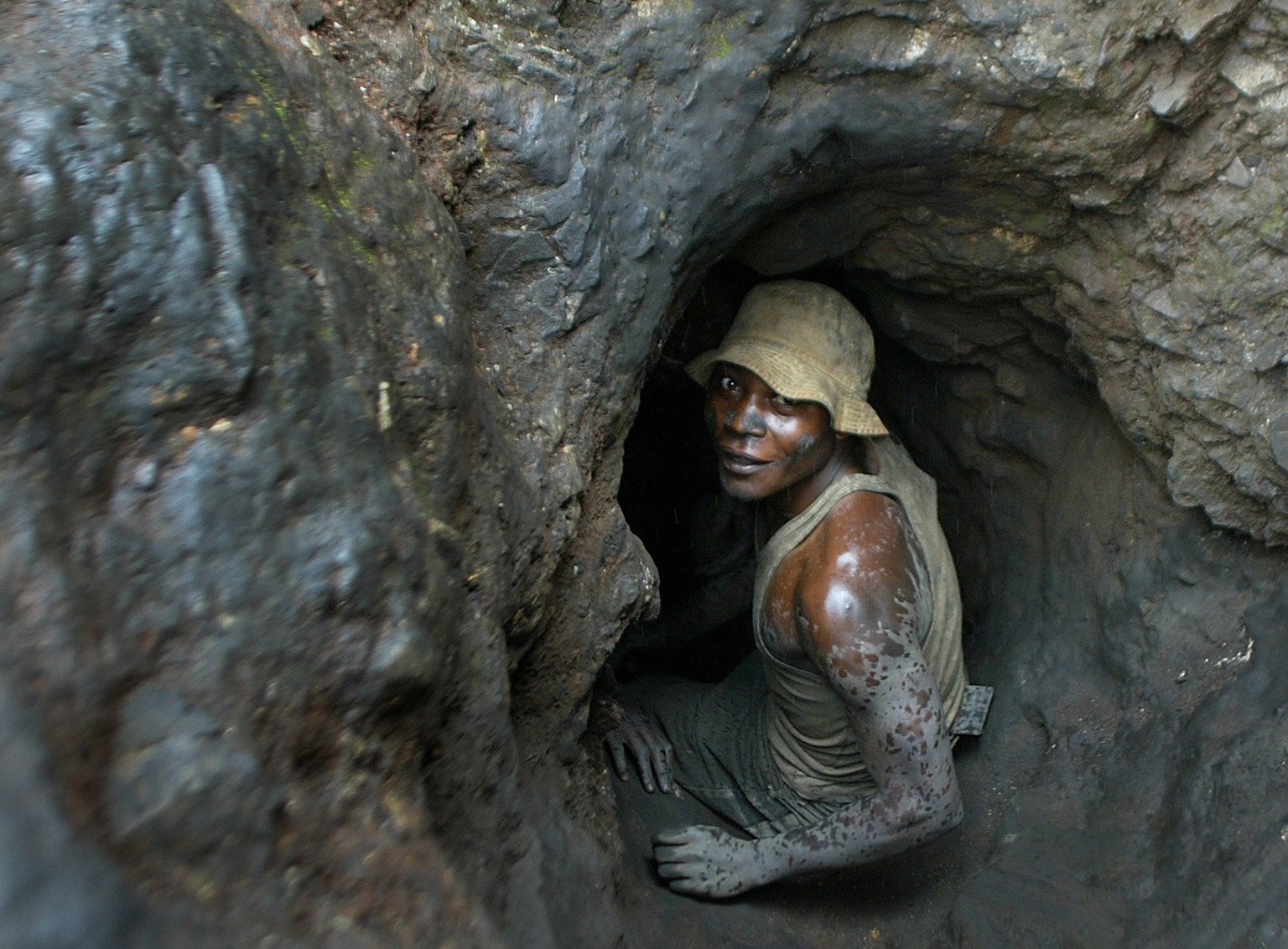 A man enters one of the tunnels dug with shovels in the Shinkolobwe Cobalt mine outside of the town of Likasi, in southeastern Democratic Republic of Congo, April 10, 2004. Amid world terror fears and ...