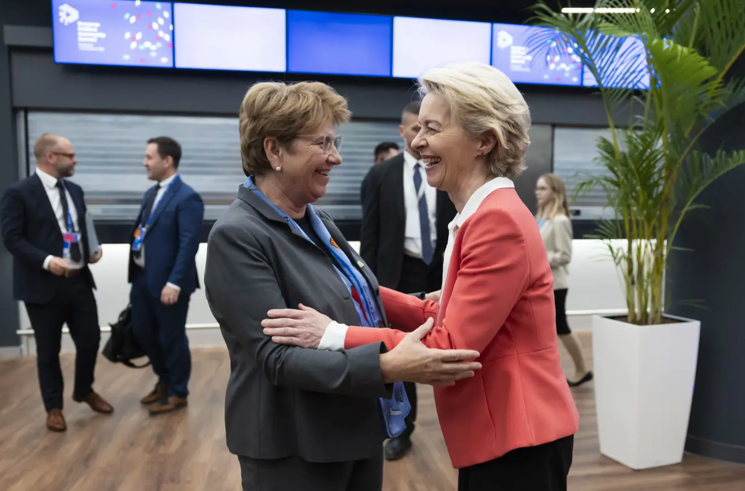 Après la rencontre Amherd — von der Leyen: le Conseil fédéral maintient la clause de sauvegarde
