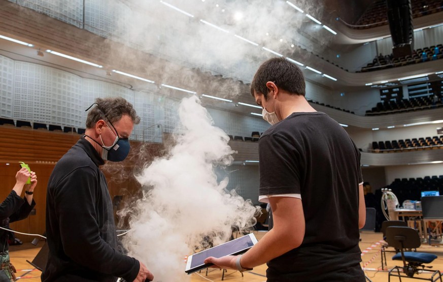 Michael Riediker lors de mesures d'aérosols au Centre de la culture et des congrès de Lucerne.