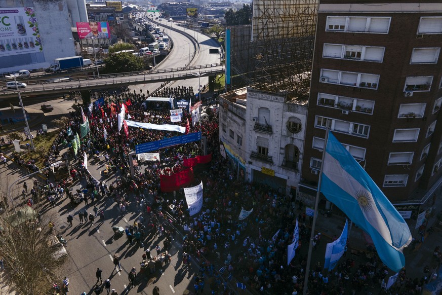 People block a street to protest hunger and demand universal income for the unemployed amid increasing inflation on the outskirts of Buenos Aires, Argentina, Wednesday, July 20, 2022. (AP Photo/Leo La ...