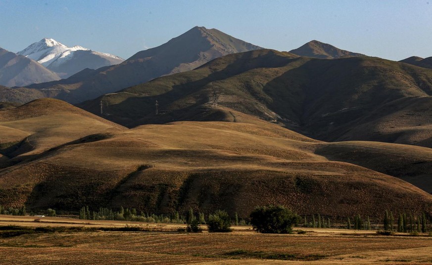 epa09419285 A view on the Kyrgyz ridge or Kyrgyz Ala-Too is one of the mountain ranges of the inner Tien Shan mountains near Bishkek, Kyrgyzstan, 18 August 2021. More than three quarters of the territ ...