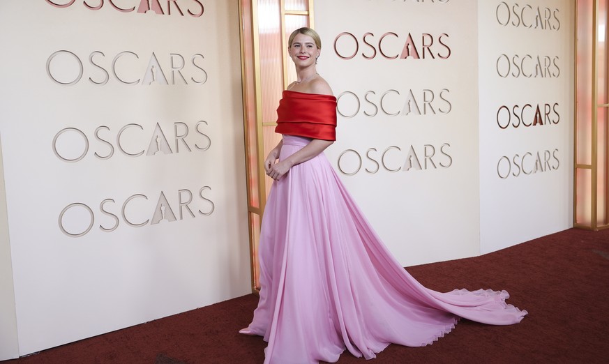 epa12823077 Irish actor Jessie Buckley arrives on the red carpet ahead of the 98th annual Academy Awards ceremony at the Dolby Theatre in the Hollywood neighborhood of Los Angeles, California, USA, 15 ...