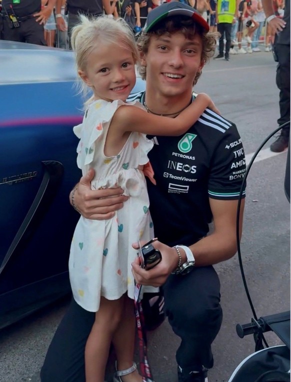 La jeune Lucernoise dans les bras de Kimi Antonelli.