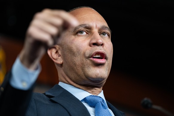 epa12516656 US House Minority Leader Hakeem Jeffries (D-NY) holds a press conference at the US Capitol in Washington, DC, USA, 10 November 2025. The US Senate struck a deal on Sunday night when eight  ...