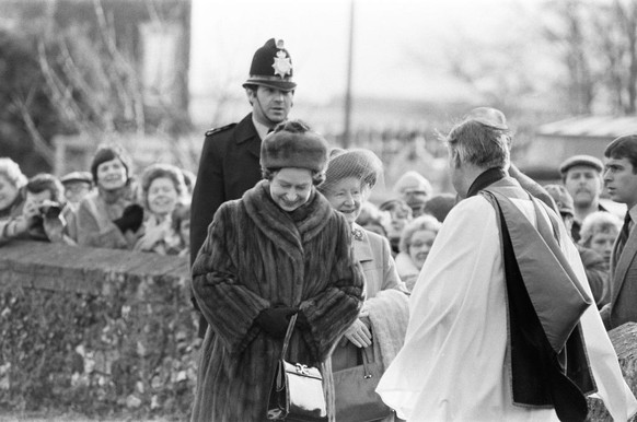 WINDSOR, ENGLAND - DECEMBER 08: Queen Elizabeth II thanks volunteers and key workers at Windsor Castle on December 08, 2020 in Windsor, England. The Queen and members of the royal family gave thanks t ...