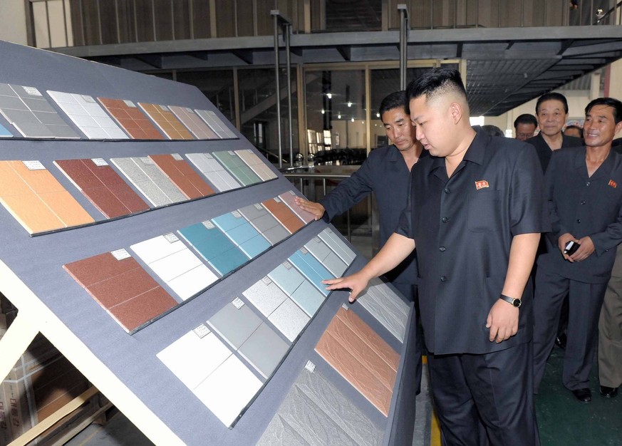 Bildnummer: 58421979 Datum: 03.09.2012 Copyright: imago/Xinhua
(120903) -- PYONGYANG, Sept. 3, 2012 (Xinhua) -- Photo released by Korean Central News Agency (KCNA) on Sept. 3, 2012 shows Kim Jong Un ...