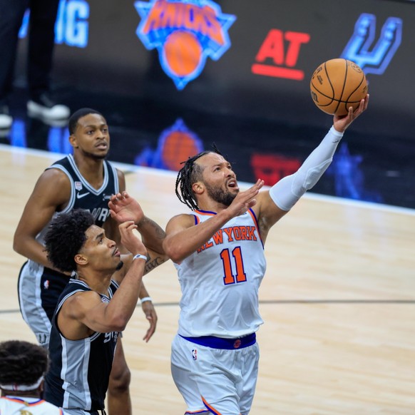 Jalen Brunson (11) et les Knicks ont pris la main face aux Spurs