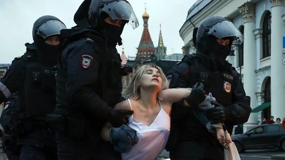 Les manifestations contre la guerre sont très durement punies en Russie.
