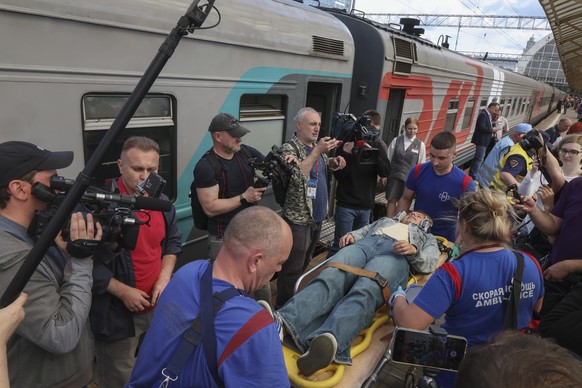 epa12148791 Medical staff assist passengers injured the previous night when a bridge collapsed onto a train in the Bryansk region, following their arrival at Kiyevsky railway station in Moscow, Russia ...
