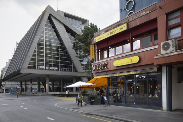 Das Restaurant China Town und das Kongresshaus, am Mittwoch, 24. Juli 2024 in Biel. (KEYSTONE/Peter Klaunzer)