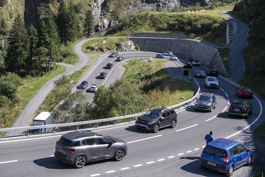 Le trafic routier est dévié par la route du col du Gothard.