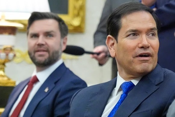 J. D. Vance (à gauche) et Marco Rubio.