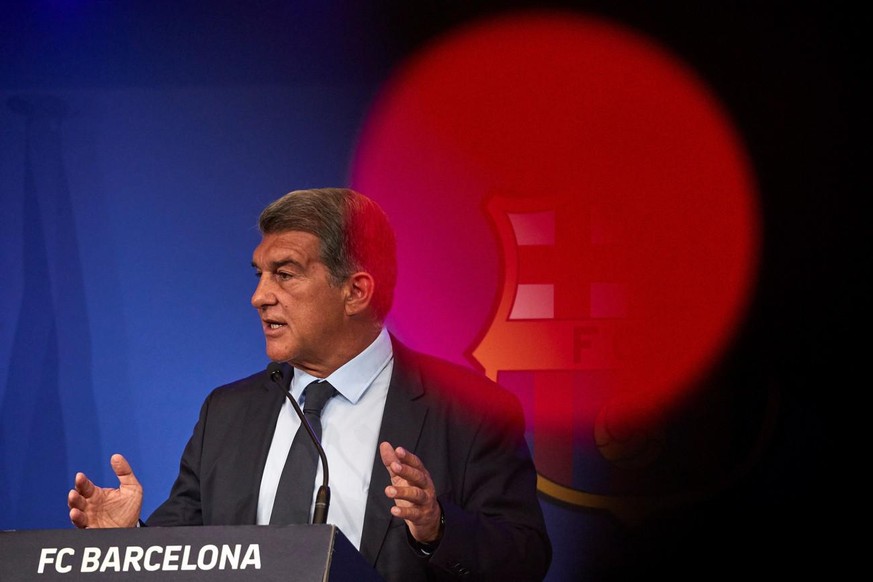 Le président Joan Laporta a tenu une conférence de presse lundi pour expliquer la situation dramatique dans laquelle se trouve le FC Barcelone.