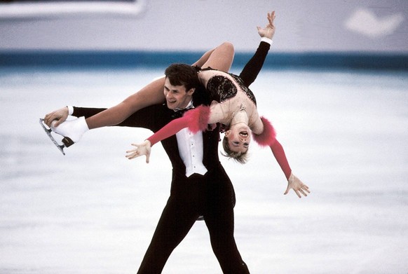 Le couple de patineurs russes Evgenia Chichkova et Vadim Naumov, champions du monde en 1994, se trouvaient à bord de l&#039;avion de ligne impliqué dans une collision avec un hélicoptère militaire à W ...