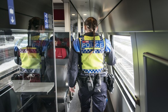 An officer of the Swiss Federal Railways Transport Police pictured on an ICN InterCity train on the way from Zurich to Aarau, Switzerland, on January 28, 2015. (KEYSTONE/Christian Beutler)