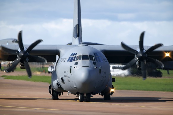 epa12809251 A US Air Force transport plane taxis at RAF Fairford in the Cotswolds, Britain, 10 March 2026. British Prime Minister Keir Starmer has given approval for the US to take 'defensive ...