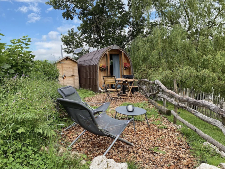 L'«Ecopod» avec ses cellules solaires sur le toit, ses toilettes biologiques (à gauche) et son coin salon privé.