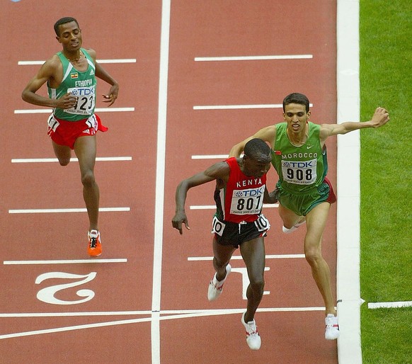 PARIS - AUGUST 31: Eliud Kipchoge of Kenya pips Hicham El Guerrouj of Morocco to the gold medal in the mens 5000m final at the 9th IAAF World Athletics Championship Aat the Stade de France on August 3 ...