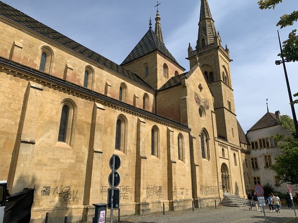 La collégiale de Neuchâtel taguée.