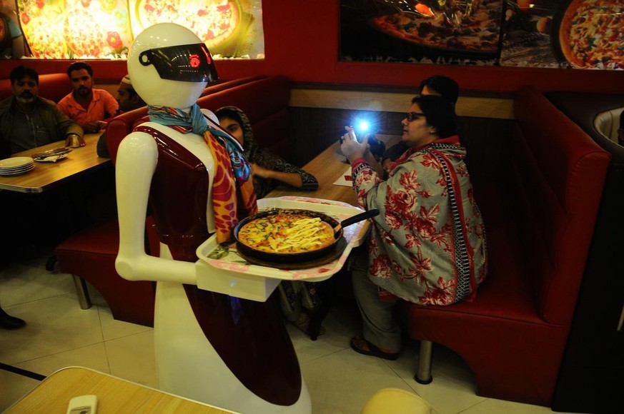 Aux Jeux olympiques de Pékin, tous les plats seront préparés et amenés par des robots.