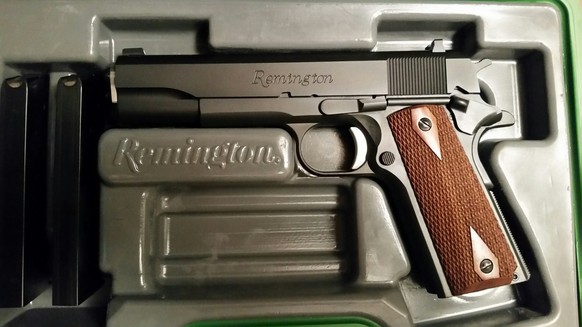 Remington 1911, calibre .45.