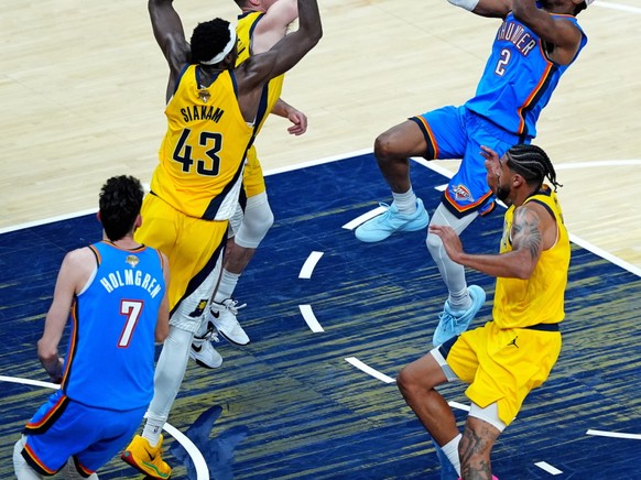 Shai Gilgeous-Alexander tente un tir
