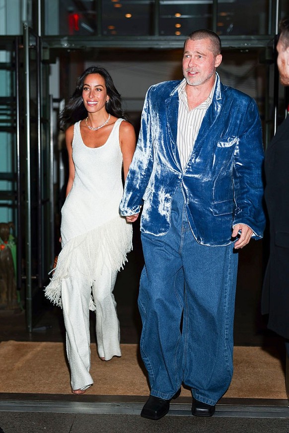 Brad Pitt et Ines de Ramon le 14 juin 2025 à New York.