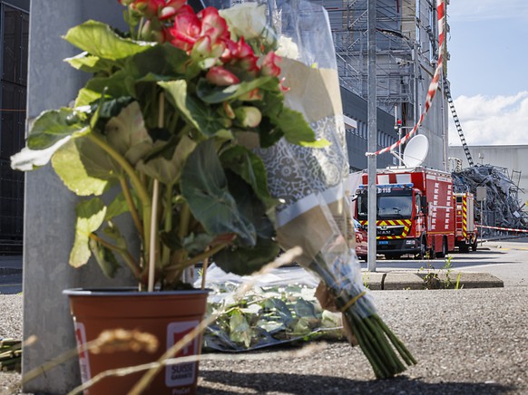 Samedi, au lendemain du tragique accident de chantier, des fleurs avaient �t� d�pos�es pr�s des lieux du drame � la m�moire des victimes (archives).