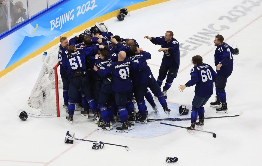 epa09773698 Players of Finland celebrate after winning the Men&#039;s Ice Hockey gold medal match between Finland and the Russian Olympic Committee at the Beijing 2022 Olympic Games, Beijing, China, 2 ...