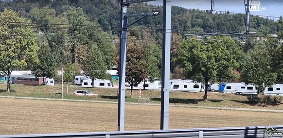 Après les tirs mortels à l’hippodrome d’Aarau, une balle a également touché une voiture près d’une aire des gens du voyage.