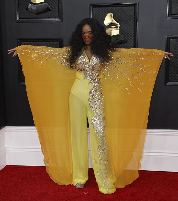 epa09869227 H.E.R. arrives for the 64th annual Grammy Awards at the MGM Grand Garden Arena in Las Vegas, Nevada, USA, 03 April 2022. EPA/DAVID SWANSON