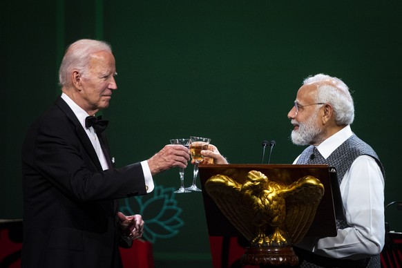 epa10707409 US President Joe Biden (L) and Indian Prime Minister Narendra Modi (R), toast during a state dinner held in honor of Modi, hosted by US President Joe Biden and First Lady Jill Biden at the ...