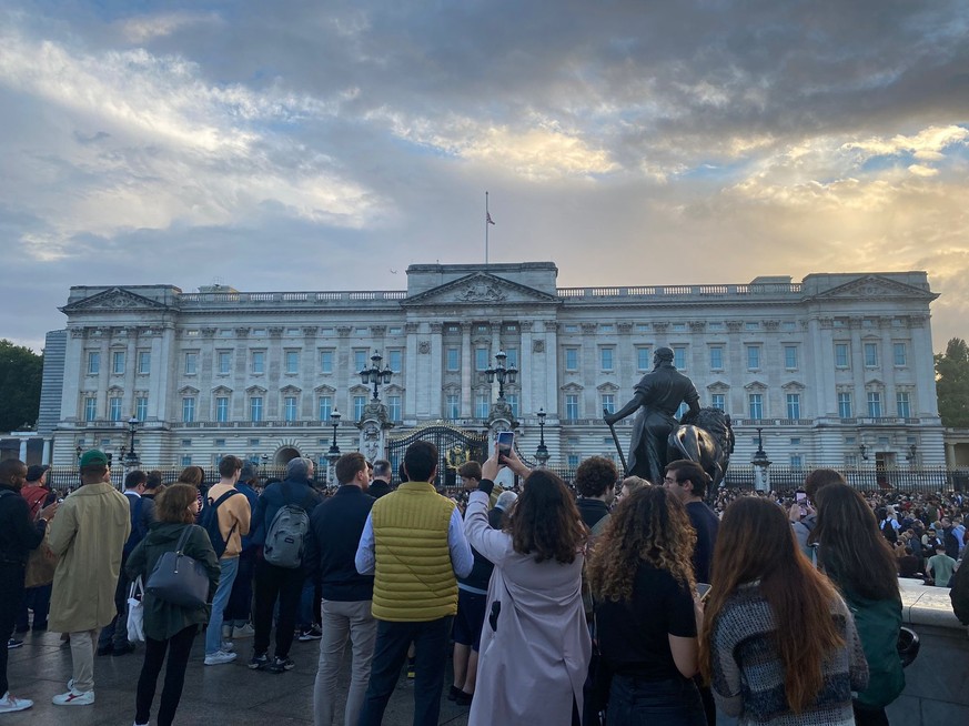 «Sans elle, le monde va changer», témoignages dans une Londres en deuil