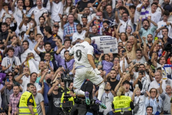 Real Madrid&#039;s Karim Benzema celebrates after scoring a goal that was later cancelled during La Liga soccer match between Real Madrid and FC Barcelona in Madrid, Spain, Sunday, Oct. 16, 2022. (AP  ...