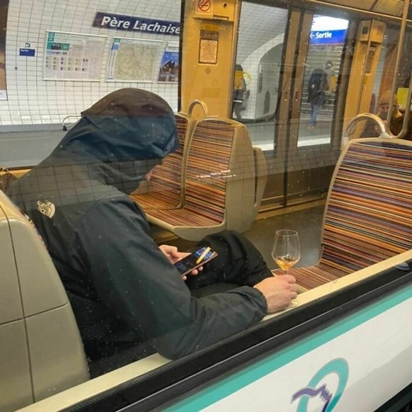 Gens dans le metro: Lustige und absurde Bilder aus dem Strassenbahn-Leben in Paris