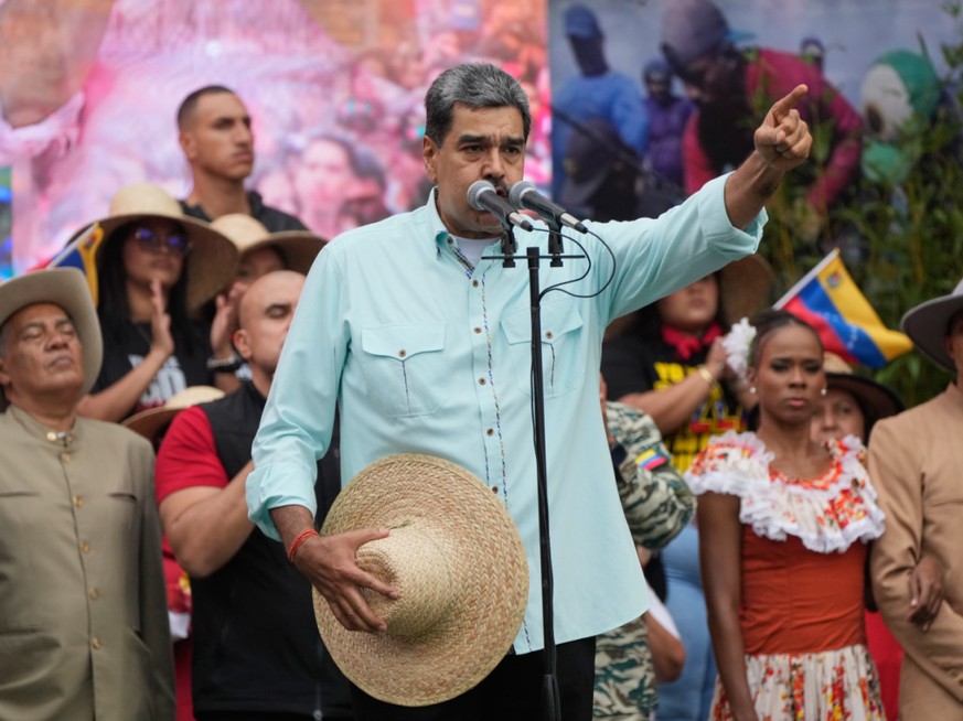 Trump bombarde le Vénézuela et «capture» le président Maduro