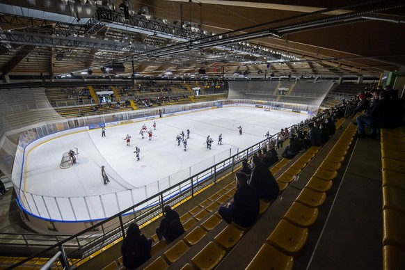 Une vue generale de la patinoire du Littoral, lors du match de la Coupe Suisse de hockey sur glace des 16es de finale entre le HC Universite Neuchatel, en 1ere Ligue Suisse Regio League et le Lausanne ...
