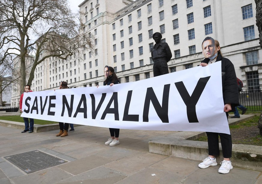 epa09132856 Supporters of detained Russian opposition leader, Alexei Navalny stage a demonstration organized by the group &quot;Art of Rebel&quot; outside Downing Street in London, Britain, 13 April 2 ...