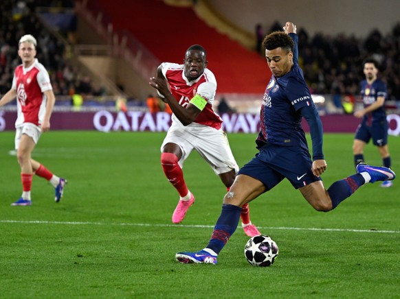 Denis Zakaria (au centre) arrive trop tard pour empêcher Désiré Doué d'inscrire le premier but du PSG.